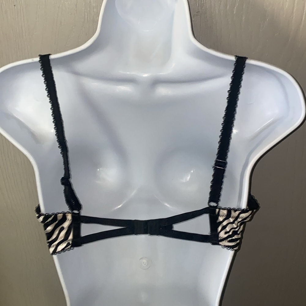 Smart and Sexy zebra print bra 34C black white, silky black lace scalloped edge - Picture 2 of 6